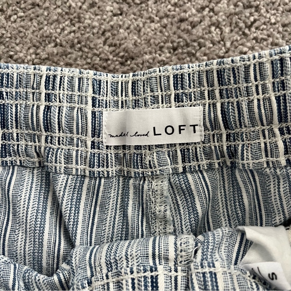 Loft pull on shorts - Picture 2 of 3